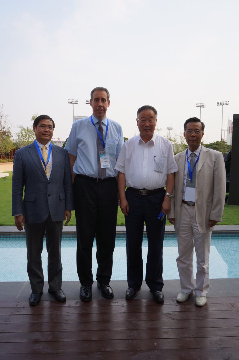 Members of the Chinese National Committee for Future Earth together with Steven Wilson, Executive Director of ICSU